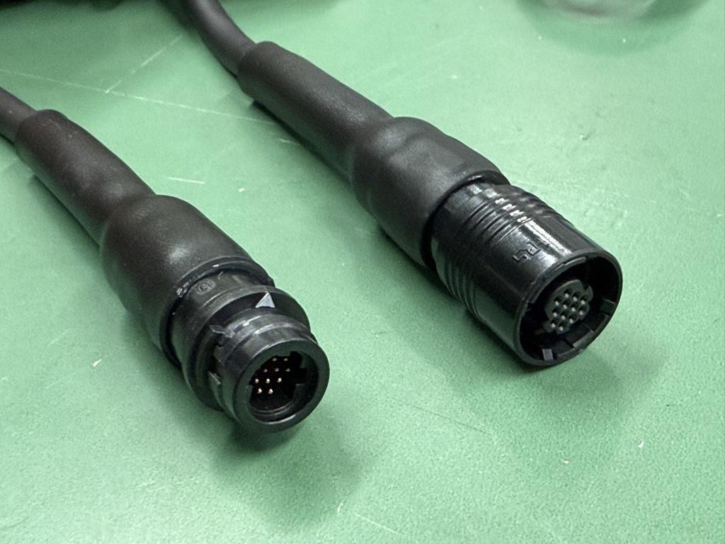 ext3-h5h-both-connectors-face